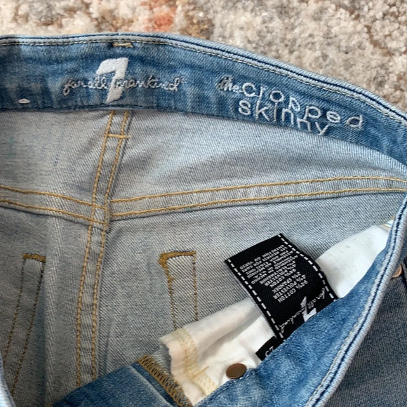 7 For All Man Kind The Skinny Crop Jeans in Light Blue Wash Size 25, Like New - Picture 3 of 6